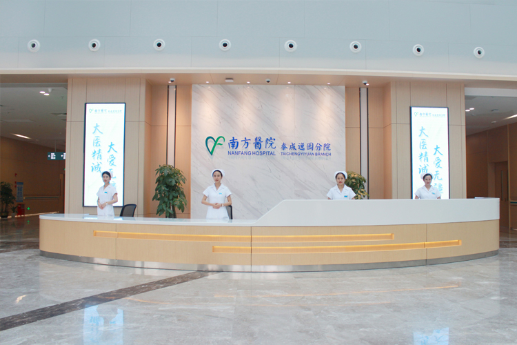 【医•术】精心治疗除顽疾，家属感恩送锦旗