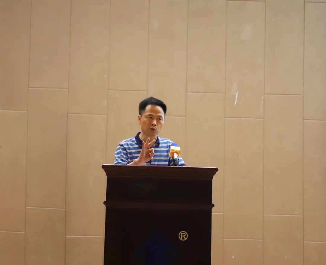 为进一步提升医院服务水平，帮助全院员工掌握礼仪服务规范和技巧，提高患者及家属的满意度，2020年10