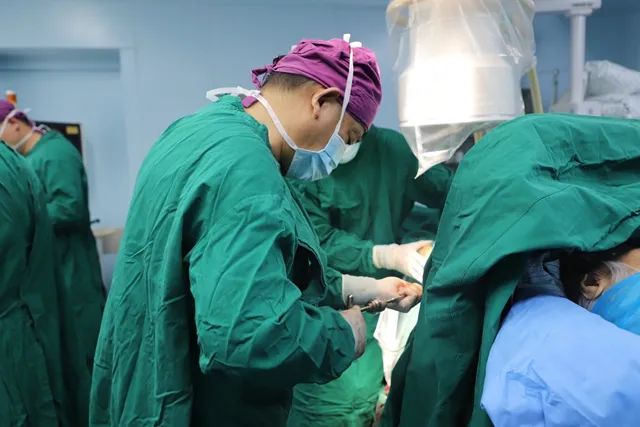 【医技动态】我院成功为95岁老人行左侧股骨粗隆间骨折闭合复位内固定术