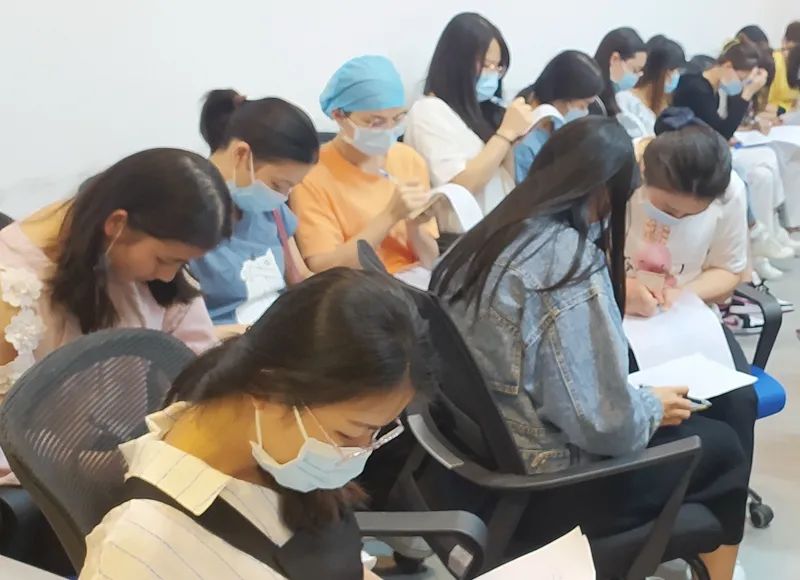 【医院动态】南方医院泰成逸园分院护理部组织全院护理人员进行心肺复苏专题培训