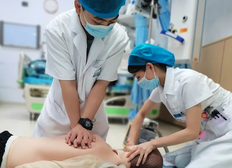 【医院动态】南方医院泰成逸园分院护理部组织全院护理人员进行心肺复苏专题培训