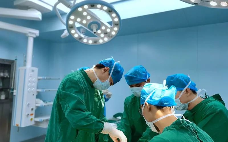 南方医院泰成逸园分院外科为八旬老人顺利完成右桡骨远端骨折复位内固定术
