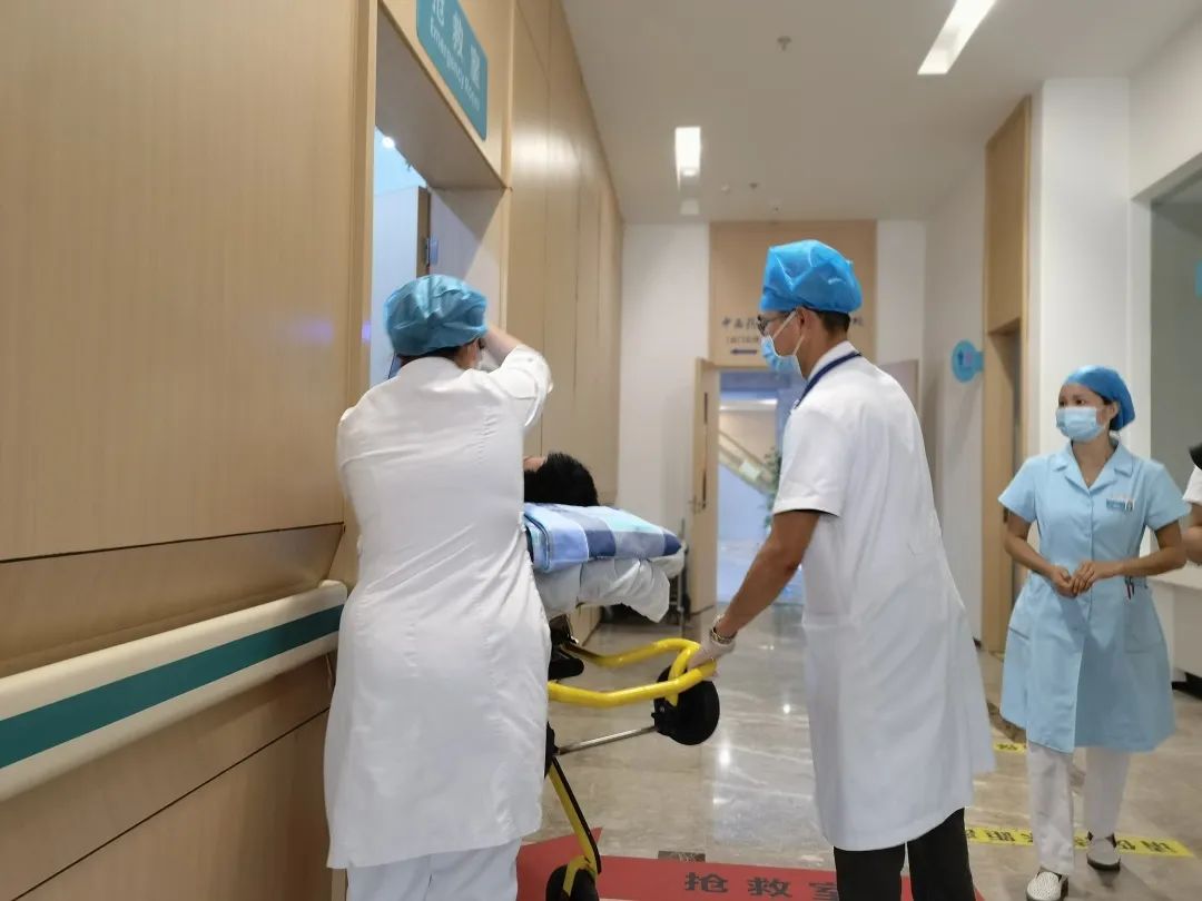 “实战”模拟，提升技能——南方医院泰成逸园分院急诊科开展应急救治演练