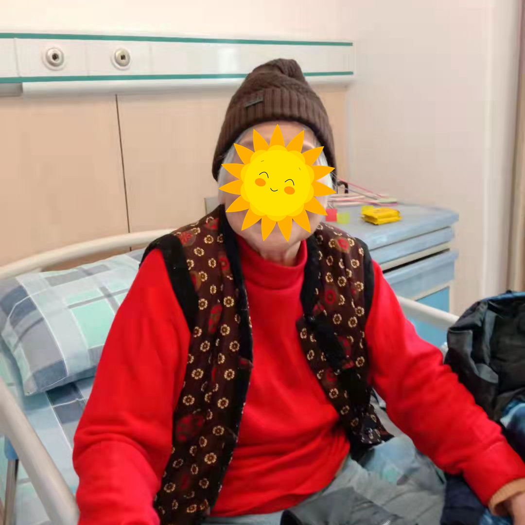 84岁脊髓空洞症高龄老人，经精细治疗、悉心护理后重新站起来！