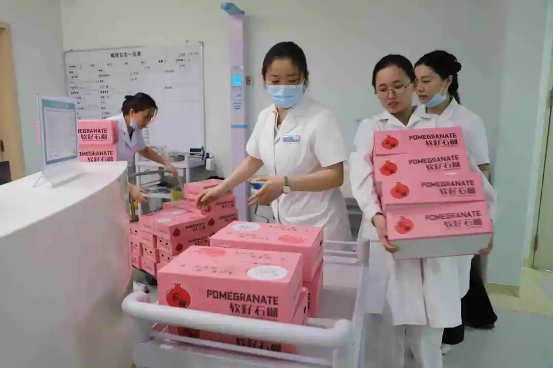 浓情中秋·温暖传递！泰成逸园医院开展中秋节慰问系列活动