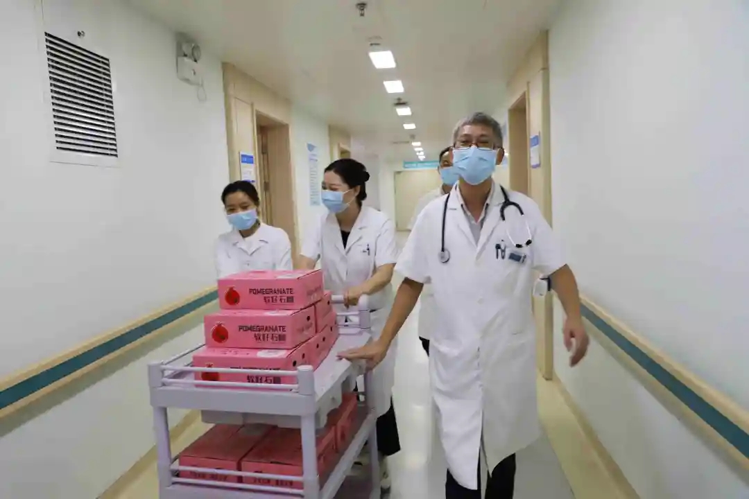 浓情中秋·温暖传递！泰成逸园医院开展中秋节慰问系列活动
