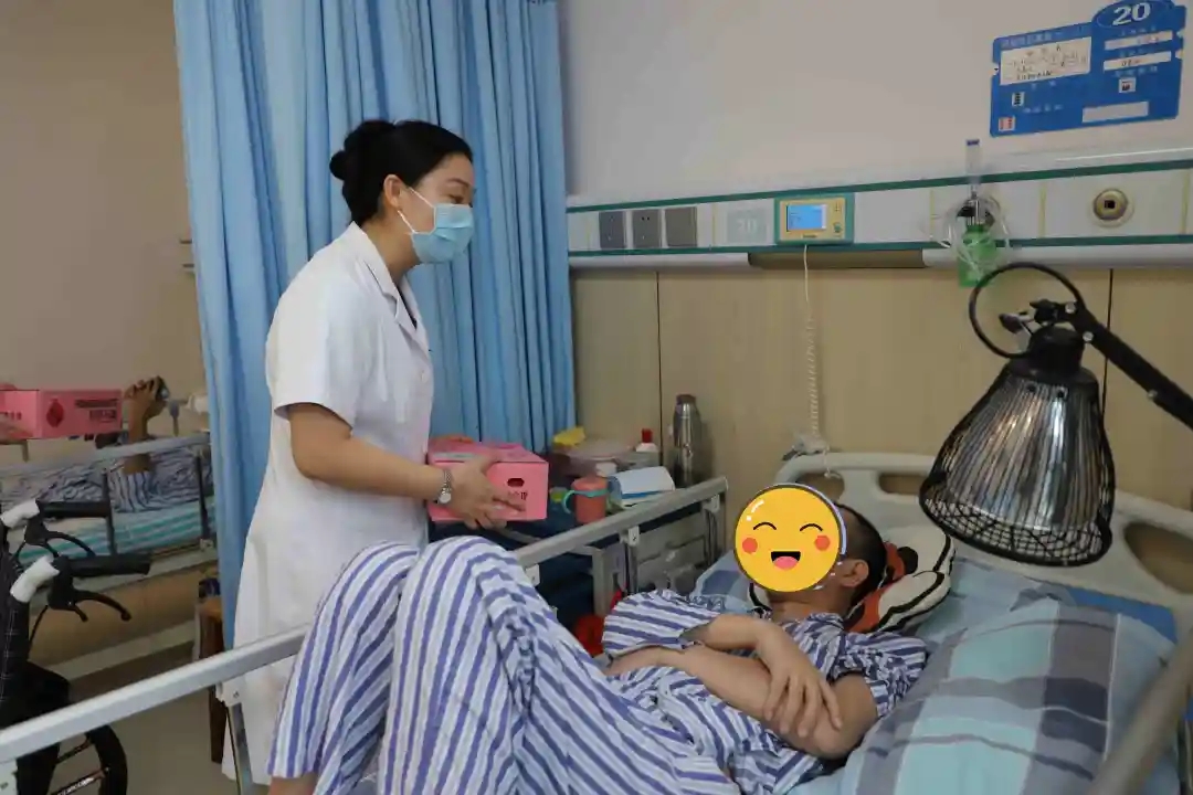 浓情中秋·温暖传递！泰成逸园医院开展中秋节慰问系列活动