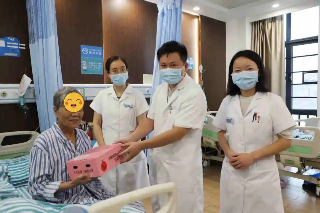 浓情中秋·温暖传递！泰成逸园医院开展中秋节慰问系列活动