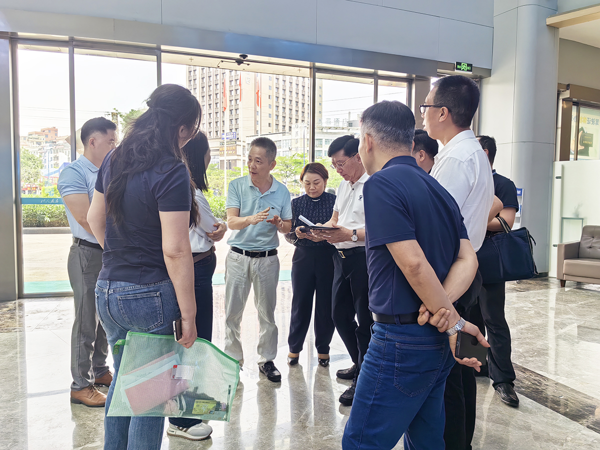 南海区孔区长一行调研泰成医院 关注医疗服务质量