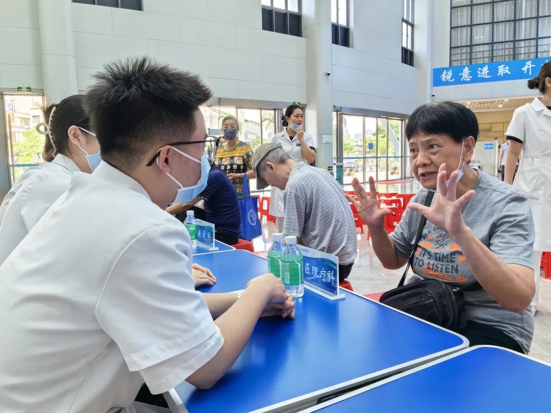 泰成逸园医院多学科健康咨询活动圆满举行!专家齐聚,为居民健康保驾护航 泰成逸园医院多学科健康咨询活动圆满举行!专家齐聚,为居民健康保驾护航