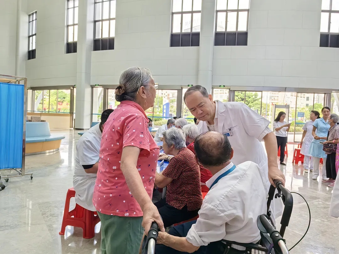 泰成逸园医院多学科健康咨询活动圆满举行!专家齐聚,为居民健康保驾护航 泰成逸园医院多学科健康咨询活动圆满举行!专家齐聚,为居民健康保驾护航